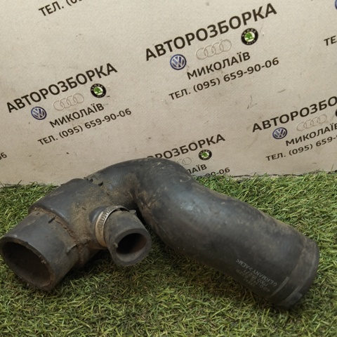 Патрубок повітряний, вихід з турбіни (наддув) 4B0145832B VAG
