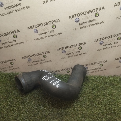 Патрубок повітряний, вхід в турбіну (наддув) 4B0145838 VAG