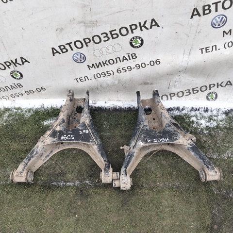 Важіль задньої підвіски нижній, правий 4B0505312 VAG