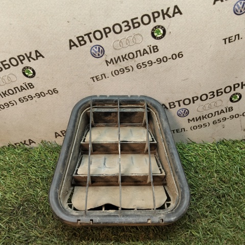 Решітка вентиляційна задня 4B0819181A VAG