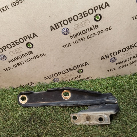 Завіс капота, правий 4B0823302D VAG