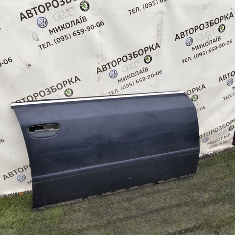 Дверка передня права 4B0831052D VAG