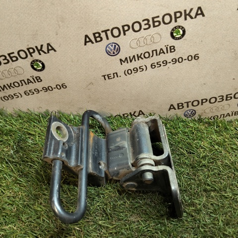 Петля задніх дверей, правих 4B0833412D VAG