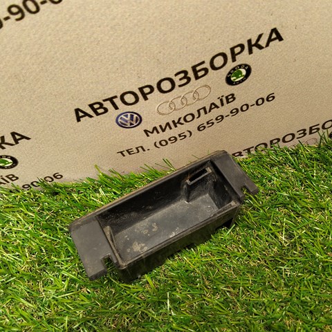 Попільничка центральної консолі 4B0857406 VAG