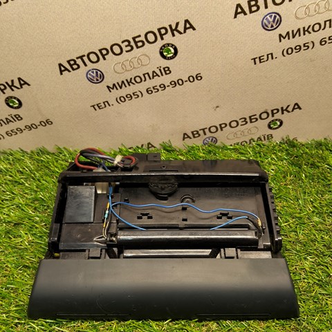 Попільничка приладової панелі "торпедо" 4B0857951F VAG