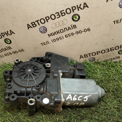 Двигун стеклопод'емника двері задньої, правої 4B0959802B VAG