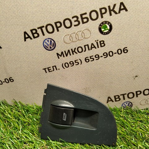 Кнопка вмикання двигуна склопідіймача передня права 4B0959855 VAG