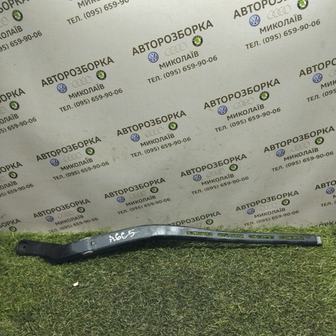 Важіль-поводок двірника лобового скла 4B1955408D VAG