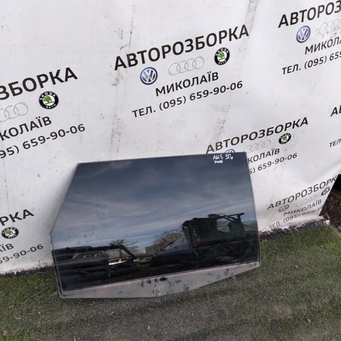 Скло задніх дверей, правих 4B9845206B VAG