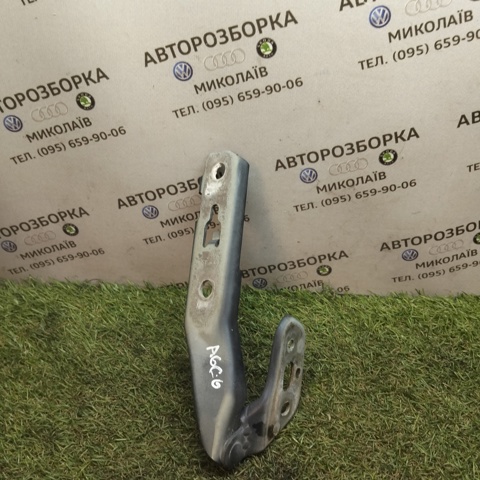 Шарнір капота правий 4F0823302 VAG
