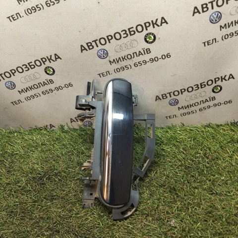 Тримач зовнішньої ручки дверей, задніх лівих 4F0837885 VAG