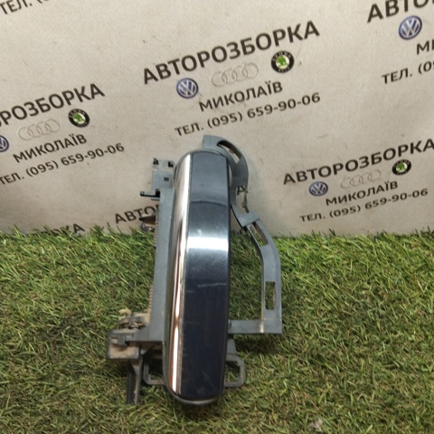 Тримач зовнішньої ручки дверей, задніх правих 4F0837886 VAG