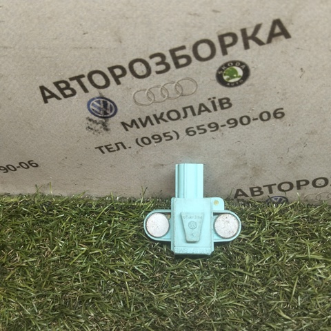 Датчик AIRBAG передній 4F0955557 VAG