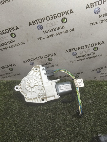 Двигун склопідіймача двері передньої, лівої 4F0959801D VAG