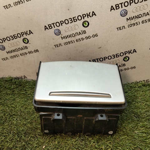 Підсклянник підлокітника центральної консолі 4F1862533C VAG