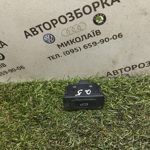 Кнопка салону приводу замка 3/5 дверей (ляди) / кришки багажника 4G0959831A VAG