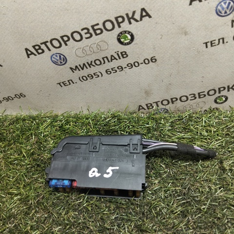 Блок запобіжників задній, салонний 4H0941824 VAG