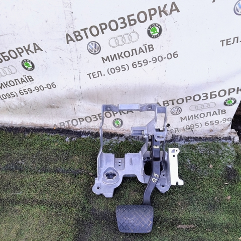 Педаль і привід механізму управління гальмами (привід гальмівного крана) 4H1723140A VAG