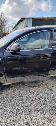 Водійські двері 4L0831051A VAG