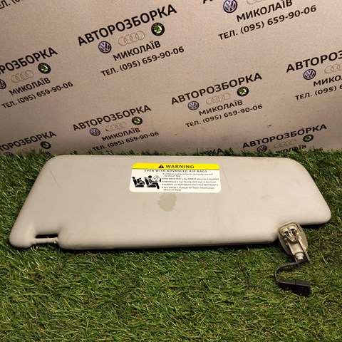 Козирок 561857552 VAG