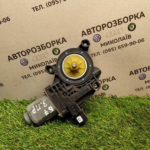 Моторчик склопідйомника двері задніх, правих 561959812 VAG