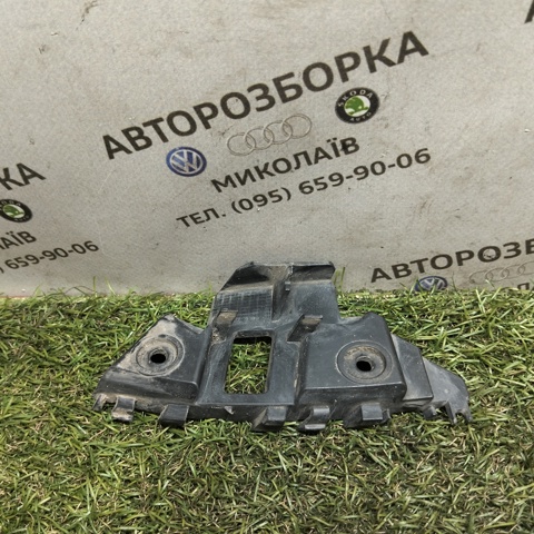 Кронштейн кріплення крила переднього правого, передній 5C6807184 VAG