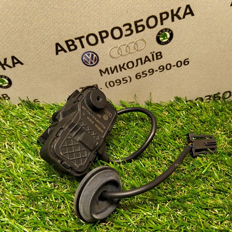 Лічинка замка паливного бака 5C6810773B VAG