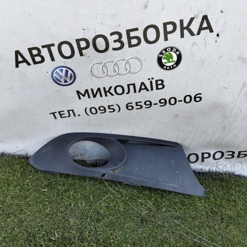 Заглушка протитуманки передньої правої 5C6853666A VAG