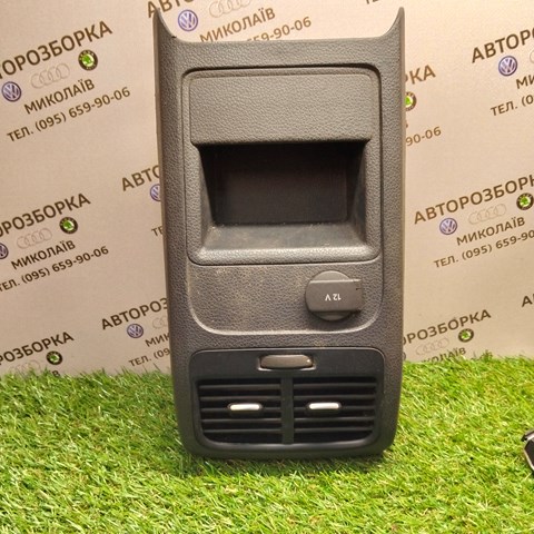 Скринька речової центральної консолі (підлокітника) 5C6863383 VAG