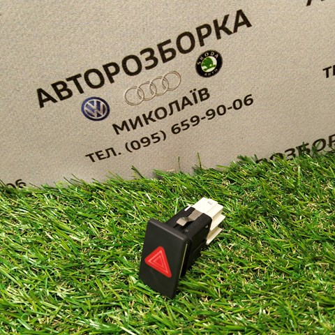 Кнопка включення аварійної сигналізації 5C6953509A VAG