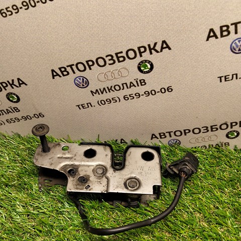 Замок кришки капота 5J0823509C VAG