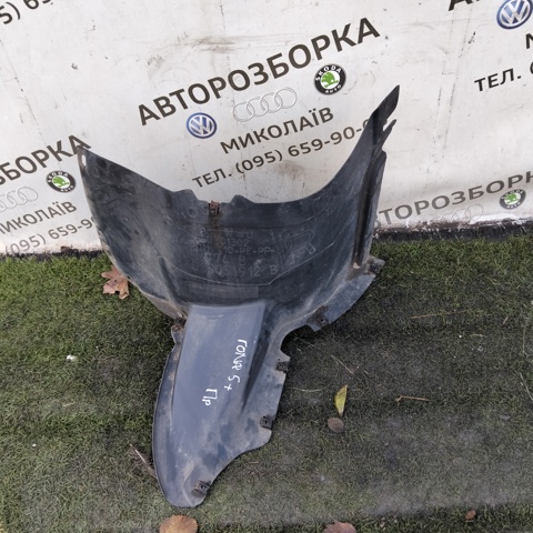 Підкрилок переднього крила, правий передній 5K0805912B VAG