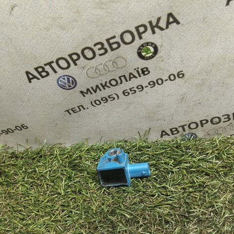 Датчик Ейрбег передній 5K0959351A VAG