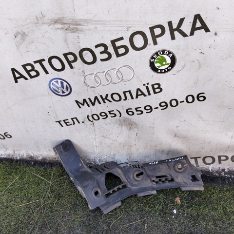 Напрямна заднього бампера, права 5M0807394A VAG