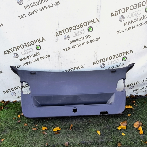 Обшивка-облицювання кришки багажника 5M0867601 VAG