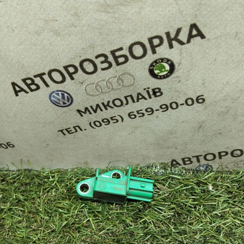 Датчик Ейрбег передній 5M0909606B VAG