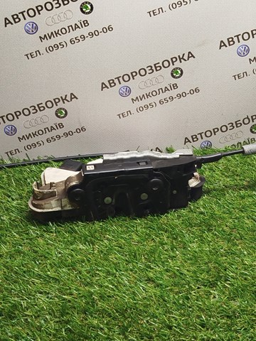 Замок передніх пасажирських дверей 5N2837016C VAG