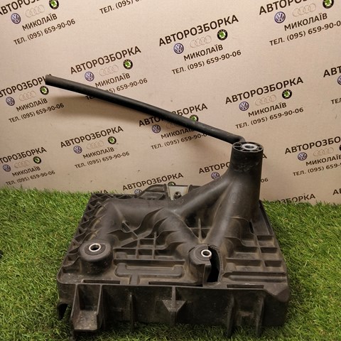 Кріплення / підставка акумулятора (АКБ) 5Z0915331B VAG