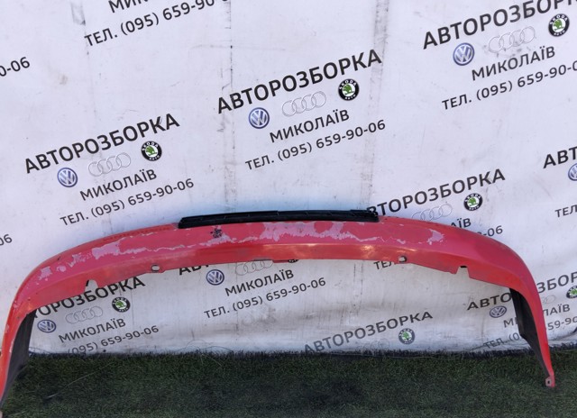 Бампер передній в зборі 6N0807221B VAG