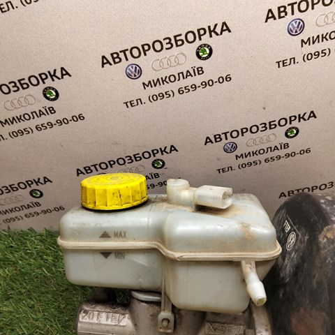Бачок головного гальмівного циліндру (гальмівної рідини) 6Q0611301A VAG