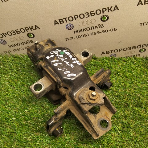 Подушка (опора) двигуна, ліва 6R0199555 VAG