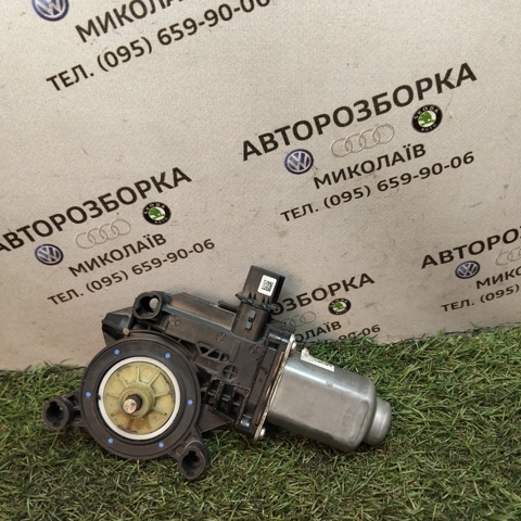 Мотор склопідйомника водійських дверей 6R0959801M VAG