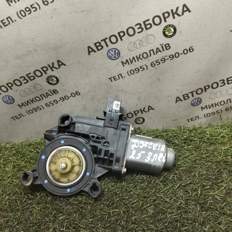 Двигун склопідіймача двері передньої, лівої 6R0959811D VAG