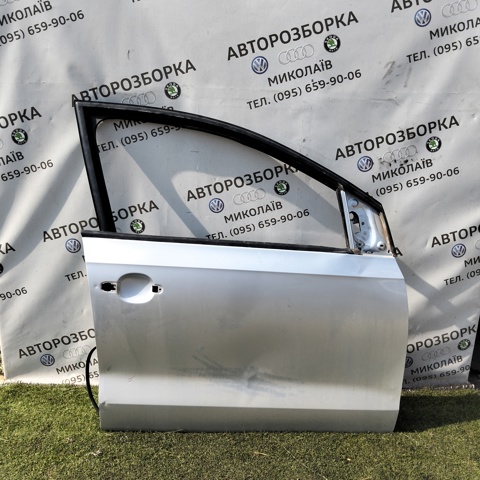 Дверка передня права 6RU831056G VAG