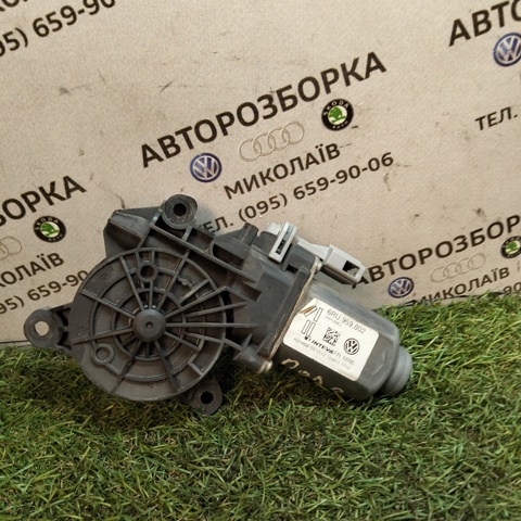 Мотор склопідйомника дверей передніх, правих 6RU959802 VAG