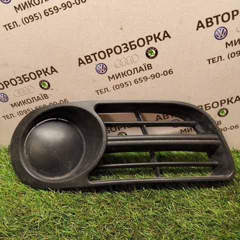 Заглушка протитуманки передньої правої 6Y0807368B VAG
