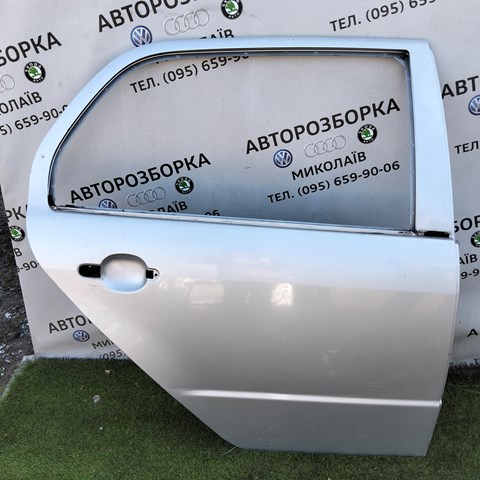 Двері задні в зборі 6Y6833052 VAG
