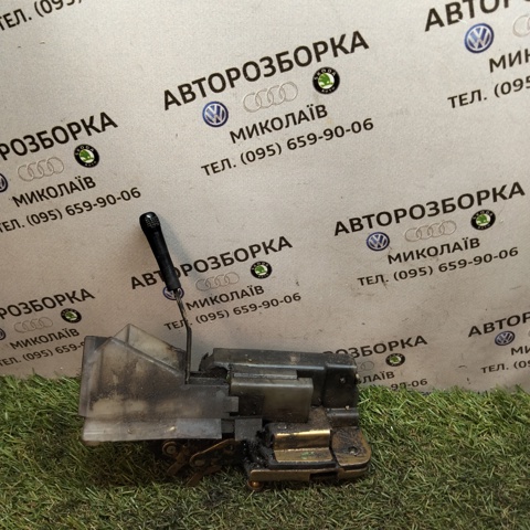 Замок двері правої передньої 701837016D VAG