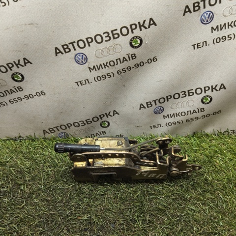 Замок передніх пасажирських дверей 701837016E VAG