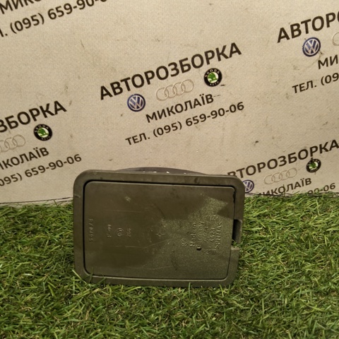 Відбивачі світла (світлоповертачі) 701941779 VAG